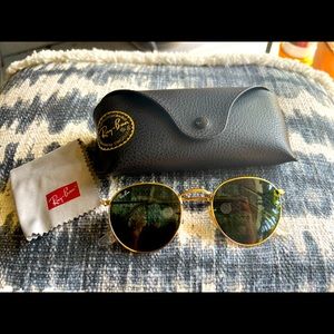 Gold Round Ray Ban sunglasses